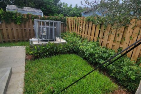 Villa ou maison à vendre à Fort Lauderdale, Floride: 2 chambres, 78.97 m2 № 1987446 - photo 2