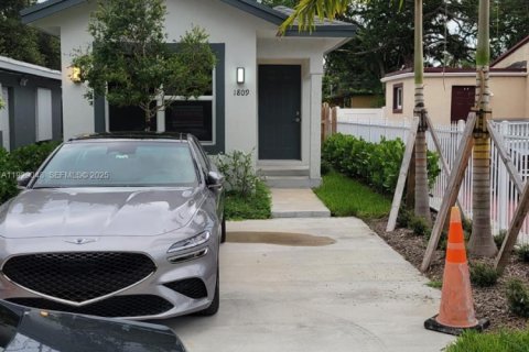 Villa ou maison à vendre à Fort Lauderdale, Floride: 2 chambres, 78.97 m2 № 1987446 - photo 1