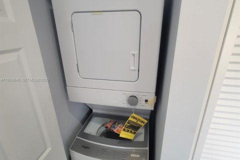 Villa ou maison à vendre à Fort Lauderdale, Floride: 2 chambres, 78.97 m2 № 1987446 - photo 3