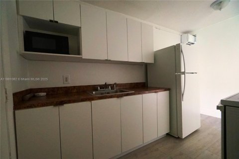 Снять в аренду виллу или дом в Майами, Флорида 1 спальня, 774.8м2, № 1890123 - фото 6