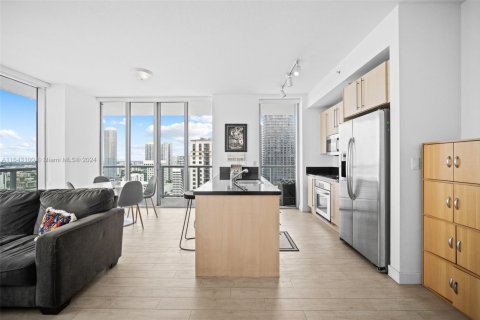 Condo in Miami, Florida, 2 bedrooms  № 1961090 - photo 5