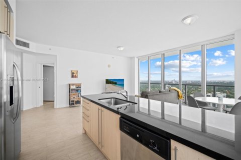 Condo in Miami, Florida, 2 bedrooms  № 1961090 - photo 9