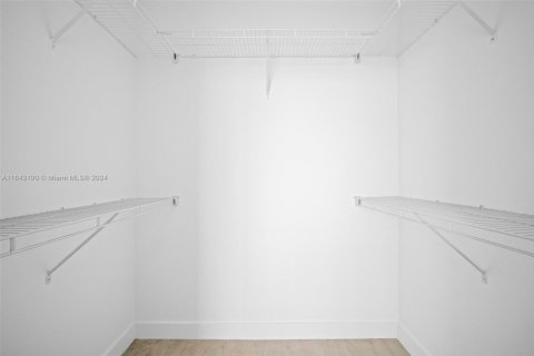 Condo in Miami, Florida, 2 bedrooms  № 1961090 - photo 12