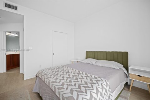Condo in Miami, Florida, 2 bedrooms  № 1961090 - photo 11