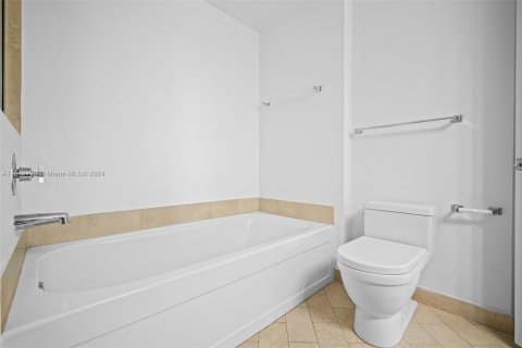 Condo in Miami, Florida, 2 bedrooms  № 1961090 - photo 14