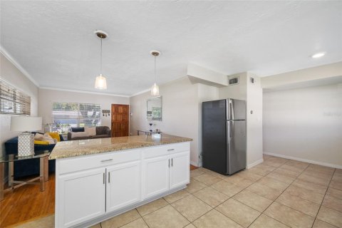 Villa ou maison à vendre à Tampa, Floride: 3 chambres, 123.19 m2 № 2302985 - photo 8