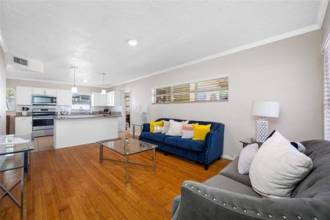 Villa ou maison à vendre à Tampa, Floride: 3 chambres, 123.19 m2 № 2302985 - photo 6