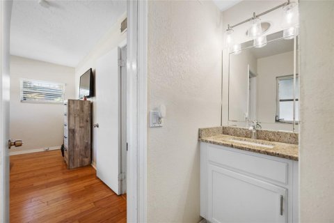 Villa ou maison à vendre à Tampa, Floride: 3 chambres, 123.19 m2 № 2302985 - photo 15