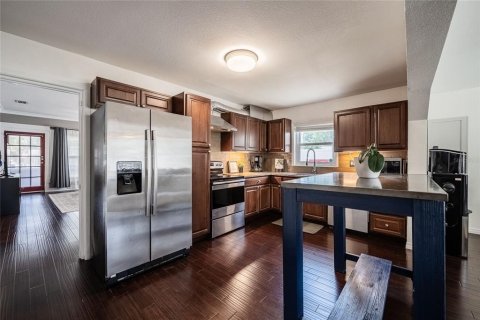House in Lakeland, Florida 4 bedrooms, 191.38 sq.m. № 2106806 - photo 9