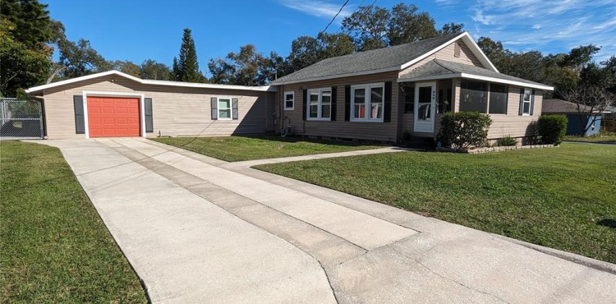 House in Lakeland, Florida 4 bedrooms, 191.38 sq.m. № 2106806
