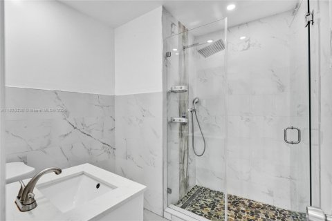 House in Miami Gardens, Florida 4 bedrooms, 158.31 sq.m. № 1794490 - photo 14