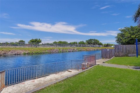 House in Miami Gardens, Florida 4 bedrooms, 158.31 sq.m. № 1794490 - photo 25