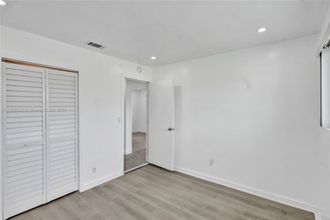 House in Miami Gardens, Florida 4 bedrooms, 158.31 sq.m. № 1794490 - photo 15