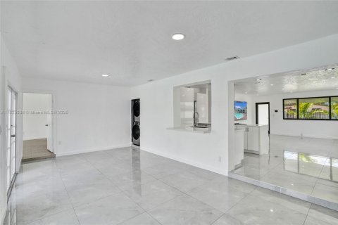House in Miami Gardens, Florida 4 bedrooms, 158.31 sq.m. № 1794490 - photo 16