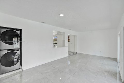 House in Miami Gardens, Florida 4 bedrooms, 158.31 sq.m. № 1794490 - photo 20