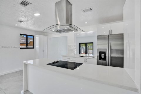 House in Miami Gardens, Florida 4 bedrooms, 158.31 sq.m. № 1794490 - photo 7