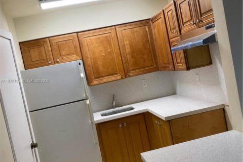 Condominio en alquiler en Palmetto Bay, Florida, 2 dormitorios, 72.19 m2 № 1988301 - foto 1