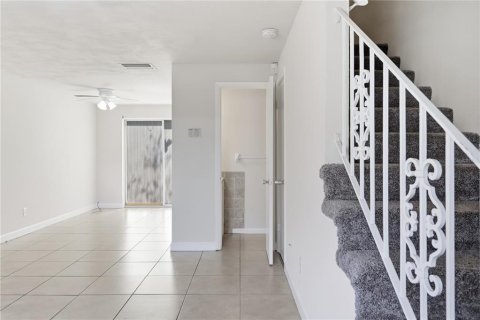 Townhouse in South Daytona, Florida 2 bedrooms, 89.19 sq.m. № 2222889 - photo 5