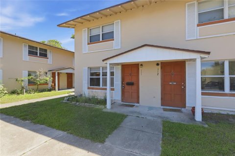 Townhouse in South Daytona, Florida 2 bedrooms, 89.19 sq.m. № 2222889 - photo 3