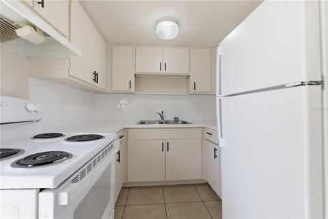 Townhouse in South Daytona, Florida 2 bedrooms, 89.19 sq.m. № 2222889 - photo 10