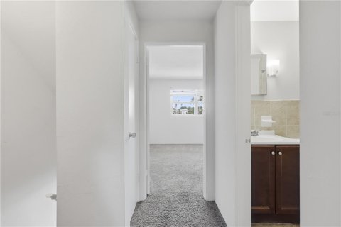 Townhouse in South Daytona, Florida 2 bedrooms, 89.19 sq.m. № 2222889 - photo 11