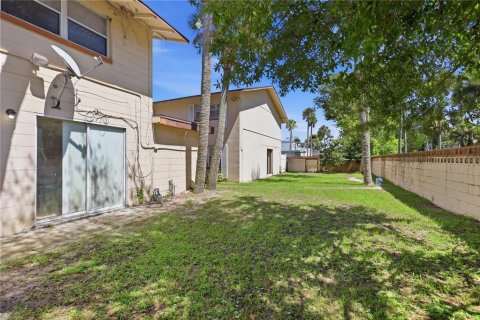 Townhouse in South Daytona, Florida 2 bedrooms, 89.19 sq.m. № 2222889 - photo 17