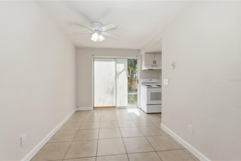Townhouse in South Daytona, Florida 2 bedrooms, 89.19 sq.m. № 2222889 - photo 8