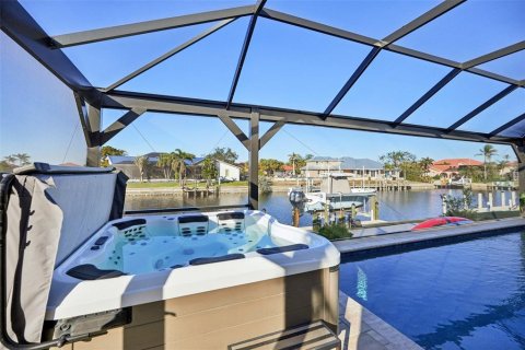 House in Punta Gorda, Florida 4 bedrooms, 246.66 sq.m. № 1517893 - photo 22