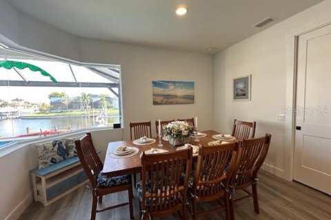 House in Punta Gorda, Florida 4 bedrooms, 246.66 sq.m. № 1517893 - photo 11