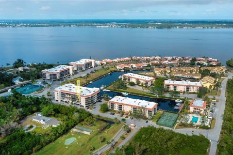 Купить кондоминиум в Пунта-Горда, Флорида 4 комнаты, 79.15м2, № 1534248 - фото 1