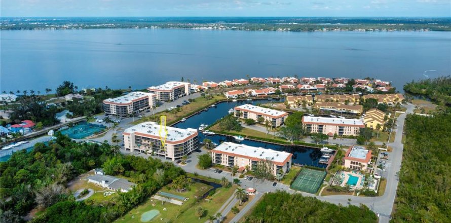 Кондоминиум с 4 комнатами в Пунта-Горда, Флорида № 1534248