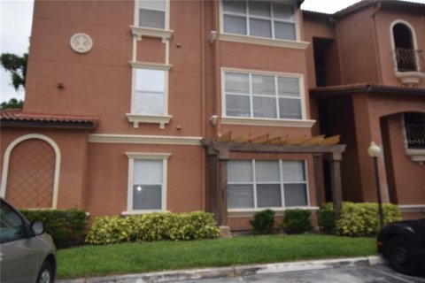 Condominio en alquiler en Orlando, Florida, 2 dormitorios, 91.79 m2 № 1720563 - foto 2