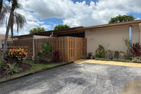 Casa en venta en Boynton Beach, Florida, 2 dormitorios, 96.99 m2 № 1932153 - foto 1