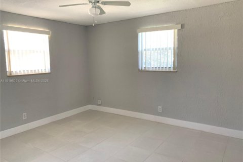 Villa ou maison à louer à Pompano Beach, Floride: 2 chambres, 91.69 m2 № 1974701 - photo 8