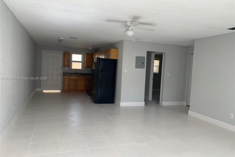 Villa ou maison à louer à Pompano Beach, Floride: 2 chambres, 91.69 m2 № 1974701 - photo 9