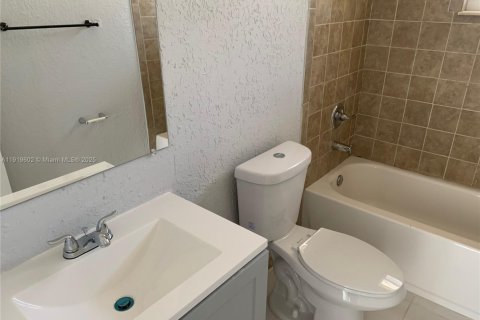 Villa ou maison à louer à Pompano Beach, Floride: 2 chambres, 91.69 m2 № 1974701 - photo 11