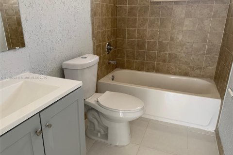 Villa ou maison à louer à Pompano Beach, Floride: 2 chambres, 91.69 m2 № 1974701 - photo 10