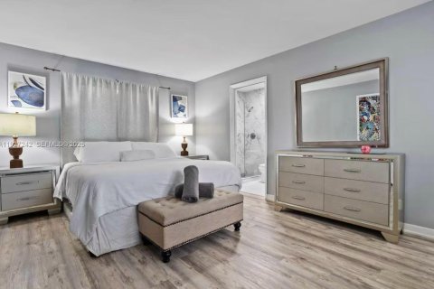 House in Fort Lauderdale, Florida 4 bedrooms, 150.13 sq.m. № 1986217 - photo 7