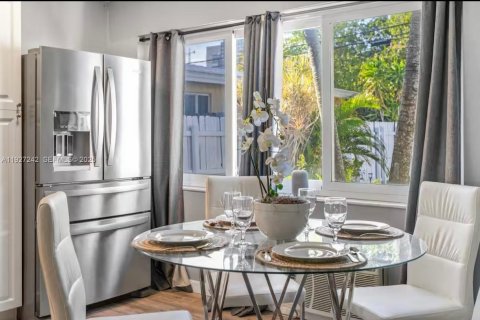 House in Fort Lauderdale, Florida 4 bedrooms, 150.13 sq.m. № 1986217 - photo 6