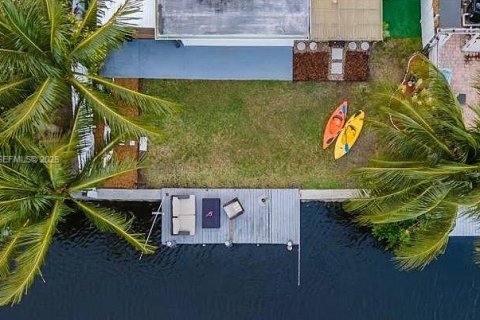 House in Fort Lauderdale, Florida 4 bedrooms, 150.13 sq.m. № 1986217 - photo 2