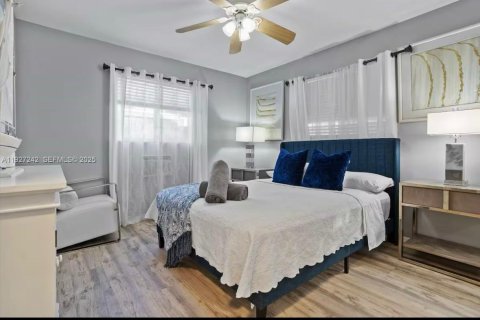 House in Fort Lauderdale, Florida 4 bedrooms, 150.13 sq.m. № 1986217 - photo 8