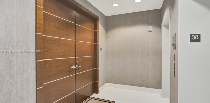 Condo à Sunny Isles Beach, Floride, 2 chambres № 1893170