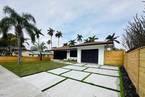 Casa en Dania Beach, Florida 3 dormitorios, 168.99 m2 № 2000374