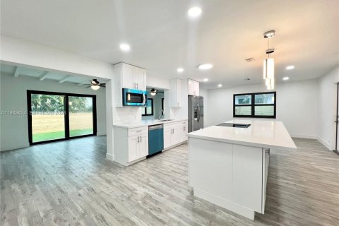 Casa en venta en Dania Beach, Florida, 3 dormitorios, 168.99 m2 № 2000374 - foto 3