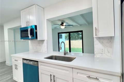 Casa en venta en Dania Beach, Florida, 3 dormitorios, 168.99 m2 № 2000374 - foto 17