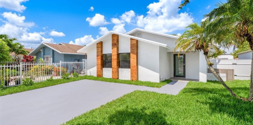 Casa en Miami, Florida 3 dormitorios, 119.57 m2 № 1755749