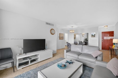 Снять в аренду кондоминиум в Холливуд, Флорида 1 спальня, 75.44м2, № 2088421 - фото 8