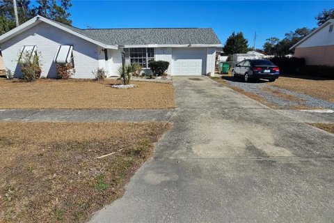 Casa en Zephyrhills, Florida 3 dormitorios, 111.48 m2 № 2214656