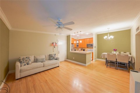 Condo in Tamarac, Florida, 2 bedrooms  № 2186578 - photo 6