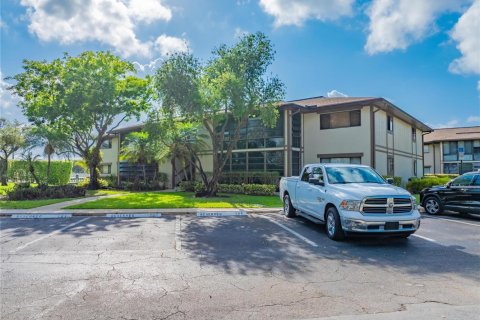 Condo in Tamarac, Florida, 2 bedrooms  № 2186578 - photo 21